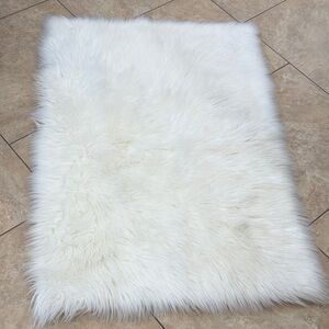 Fluffy White Faux Fur Rug 29” x 42” (74cm x 107 cm)